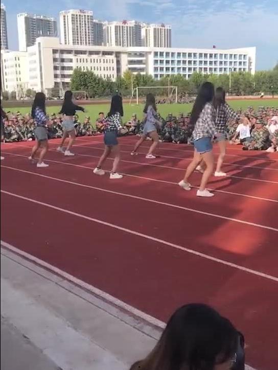 吃瓜爆料军训跳舞,揭秘吃瓜爆料中的军训跳舞风采