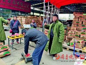 重庆热心市民吃瓜事件,一场网络热议的社区奇闻